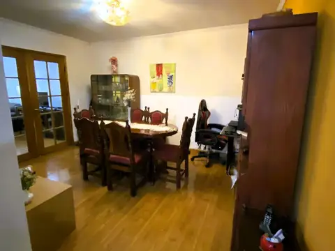 Casa 5 ambientes con 1 baño