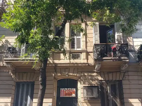 DOS AMBIENTES CON ENTREPISO A 4 CUADRAS SUBTE E