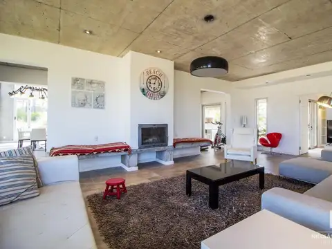 Casa 5 ambientes con 4 baños