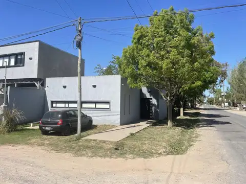 Casa Venta Villa Parque Sicardi, 2 dormitorios, parque, parrilla, garaje 13 y 659