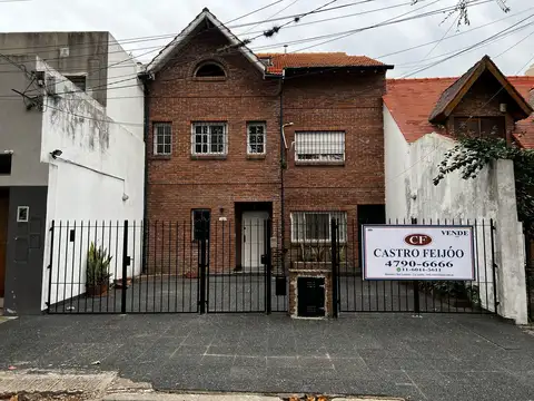 Casa 6 Ambientes en Venta  con Jardín y Pileta. Olivos – Zona Residencial