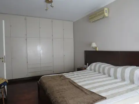 Casa en el corazon de El Palomar. Impecable estado