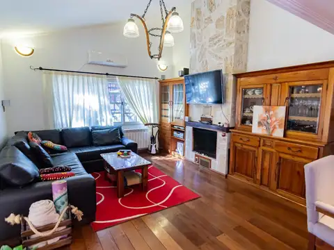 Casa 5 ambientes con 2 baños