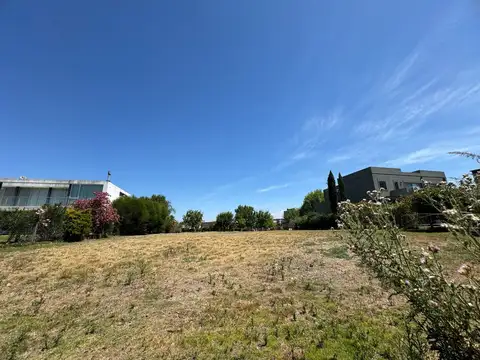 Terreno en Venta en El Cantón - Barrio Golf, USD 125.000