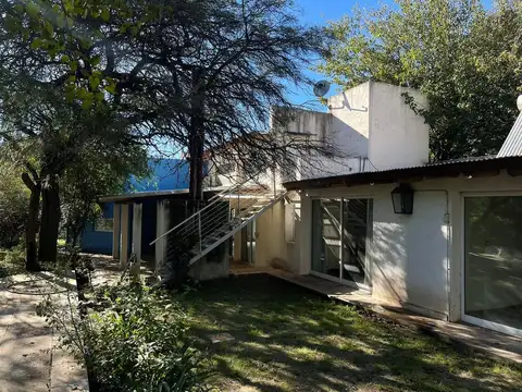 CASA  EN VENTA 1000 MTS DE TERRENO CON PILETA