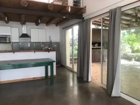 CASA  EN VENTA 1000 MTS DE TERRENO CON PILETA