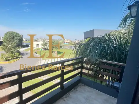 Casa en Venta con 4 cocheras
