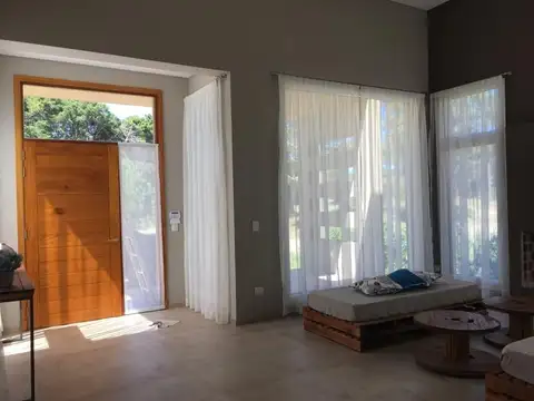 Casa en Alquiler Temporal en Pinamar, USD 0