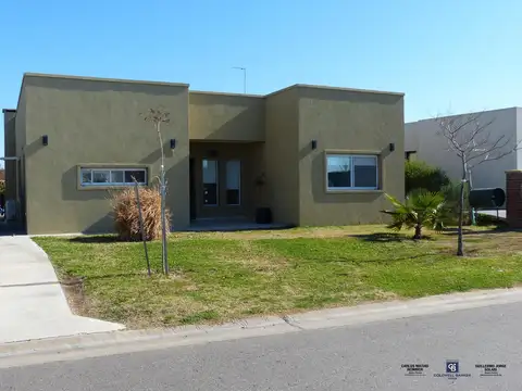 Venta de Casa 5 ambientes en Barrio San Ramón, Pilar del Este