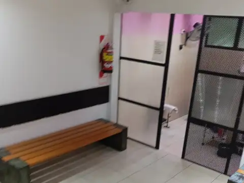 EXCEENTE LOCAL SOBRE AVENIDA MTERS SUBTE CENTRO COMERCIAL