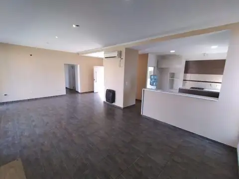 Casa 3 ambientes con 2 baños