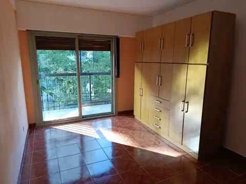 Monoambiente con balcón en excelente ubicación con cocina independiente