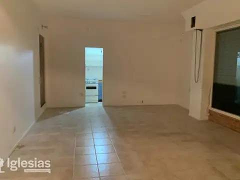 Local en esquina sobre avenida principal