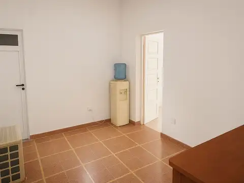 Casa 6 ambientes con 2 baños