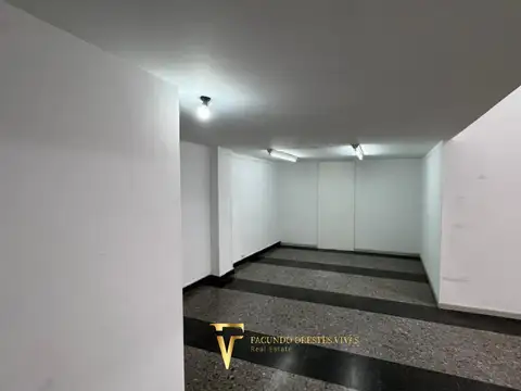 ALQUILER - LOCAL - CORTINA ELÉCTRICA Y AIRE ACONDICIONADO - LINIERS