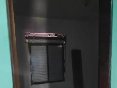 Casa 8 ambientes con 2 baños