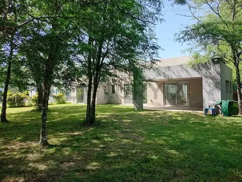 Los Arenales 1100, Piso 0