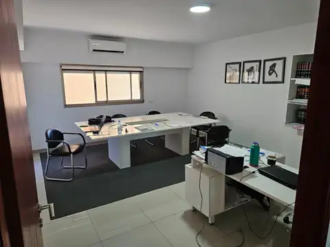 Venta de oficina en Pellegrini 1800 Piso 4
