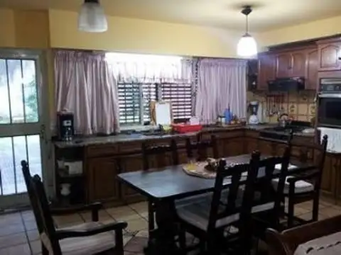 Casa 6 ambientes con 3 baños