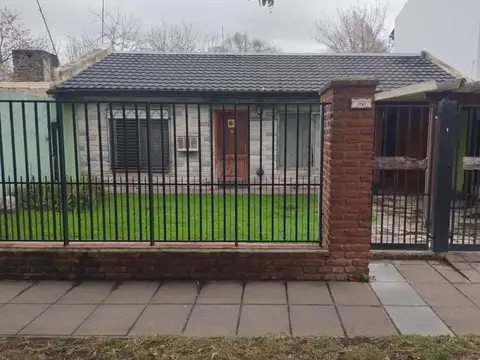 OPORTUNIDAD CASA 3 AMBIENTES COCHERA JARDÍN ESCUCHA OFERTA