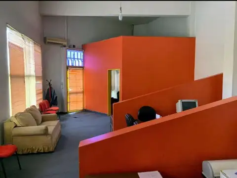 Av. Gral. Enrrique Mosconi 2100