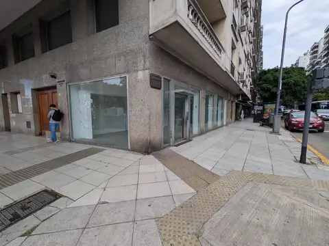 Av. Del Libertador al 900