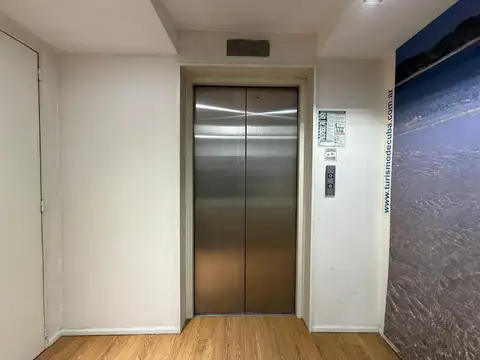 Oficina 5 ambientes con 2 baños