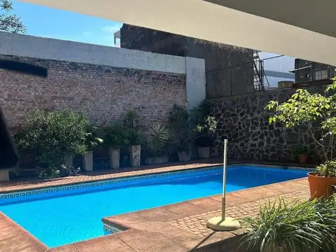Casa en venta - 5 Dormitorios 4 Baños - 546Mts2 - Posadas