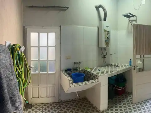 Casa 8 ambientes con 3 baños