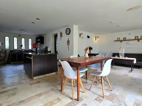Casa en Venta con 8 cocheras