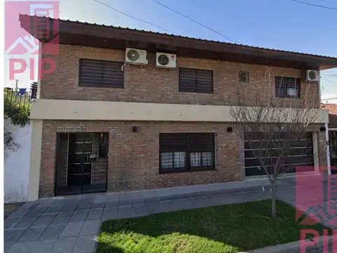 CASA EN VENTA DE 5 AMBIENTES 