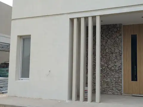 usd 187.000.- 3 dorm + dep + gal.+ pileta Oportunidad!