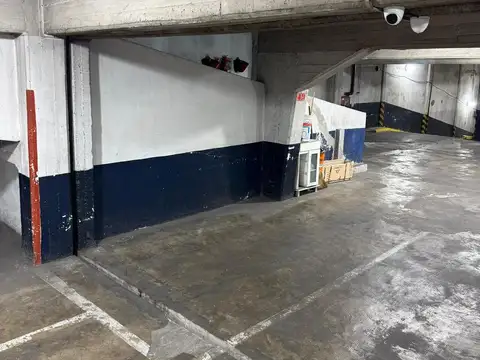 Cochera cubierta en Flores – Venta