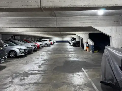 Cochera cubierta en Flores – Venta