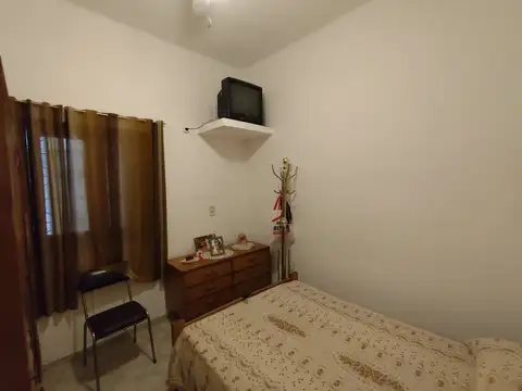 VENTA CASA CON PATIO Y PILETA + DTO B°AMEGHINO V.M