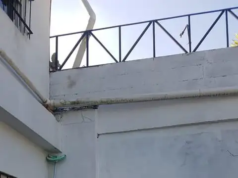 Casa 10 ambientes con 2 baños