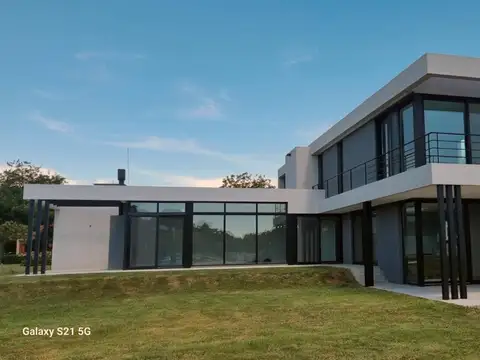 Casa a a estrenar 4 ambientes Barrio San Matías