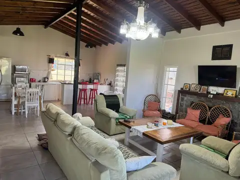 Casa 3 ambientes con 2 baños