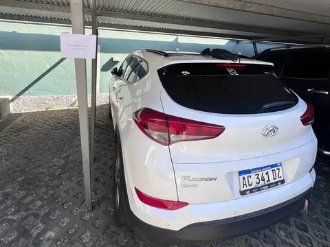 Avenida La Plata e/ Estrada y Tejedor