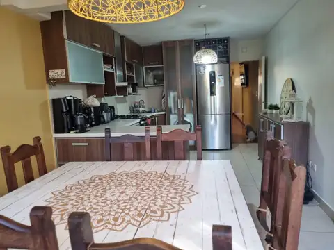 Casa 5 ambientes con 2 baños