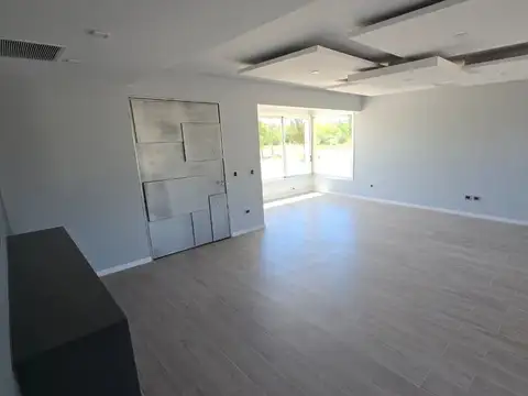 Casa 6 ambientes con 3 baños