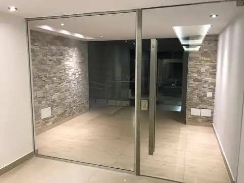 Pastor Obligado 700, Piso pb