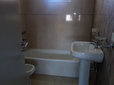 Excelentes y amplios deptos al frente y contrafrente optimas vistas