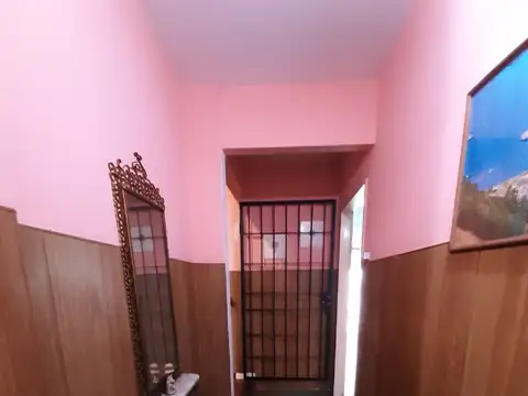 GALPÓN - LOCAL CON VIVIENDA EN PRIMER PISO EN EXCELENTE ESTADO.