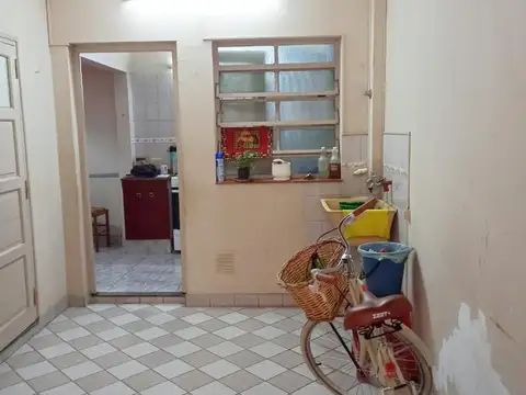 Casa 6 ambientes con 2 baños