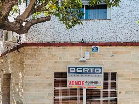 Departamento tipo casa en venta en Ramos Mejia Sur