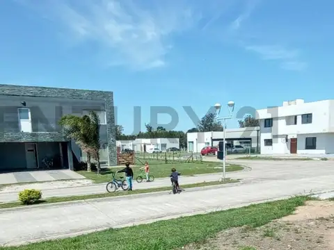 Venta hermosa casa en Barrio privado tierras del mar