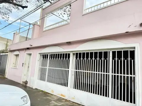 Casa en venta sobre avenida