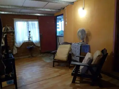 Casa 5 ambientes con 1 baño