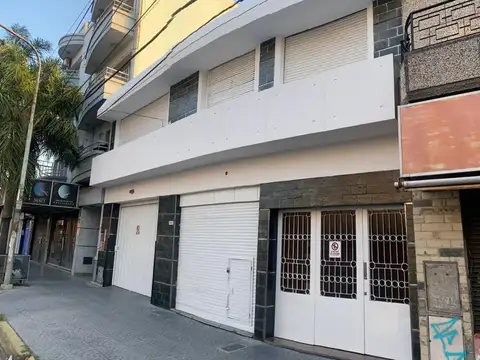 CASA  2 PLANTAS  OPORTUNIDAD LOTE DE 10X30. FOS 60 - FOT 2.2